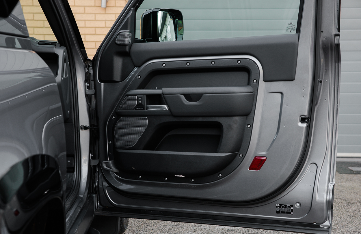 BMG LAND ROVER DEFENDER Grey 20JAN26