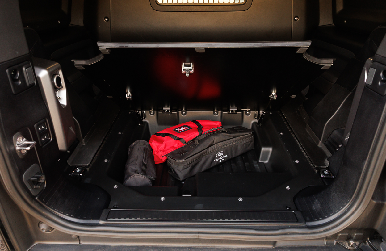 BMG LAND ROVER DEFENDER Grey 20JAN26