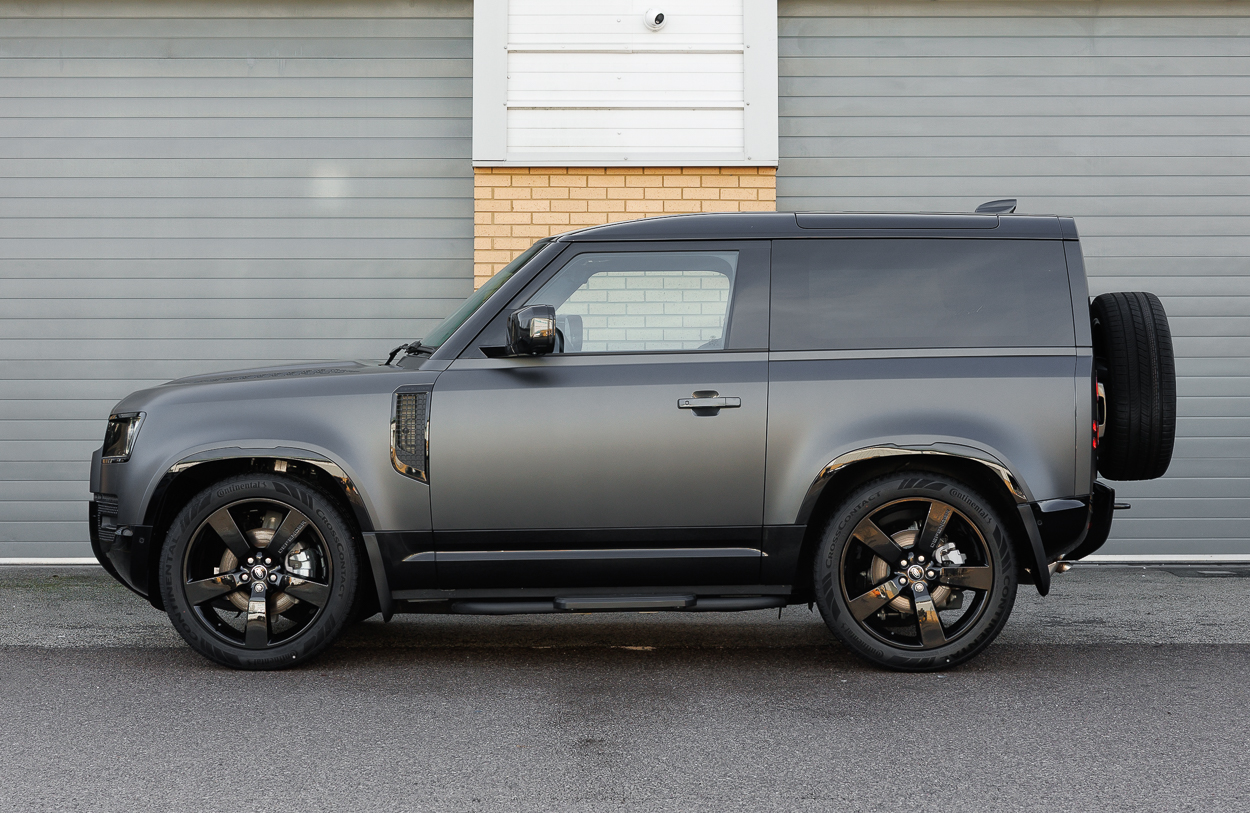BMG LAND ROVER DEFENDER Grey 23FEB26
