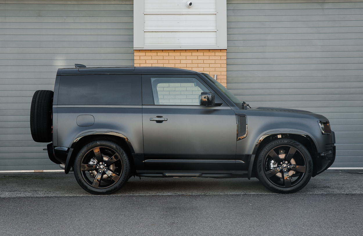 BMG LAND ROVER DEFENDER Grey 23FEB26