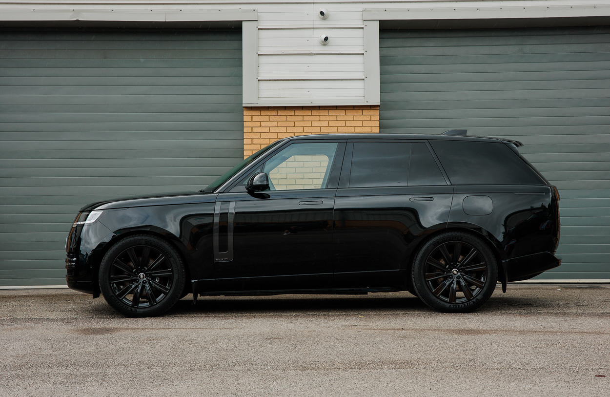 BMG RANGE ROVER MV75AVW (Black) 2JUN26