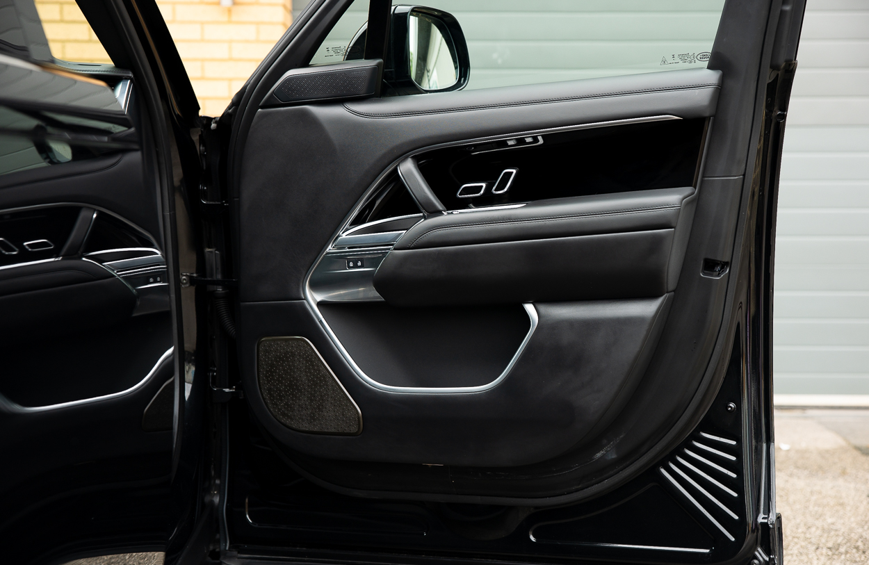 BMG RANGE ROVER MV75AVW (Black) 2JUN26