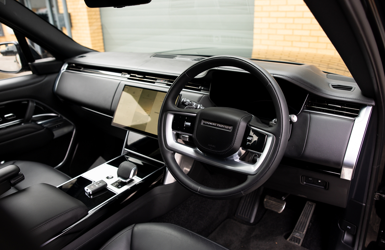 BMG RANGE ROVER MV75AVW (Black) 2JUN26