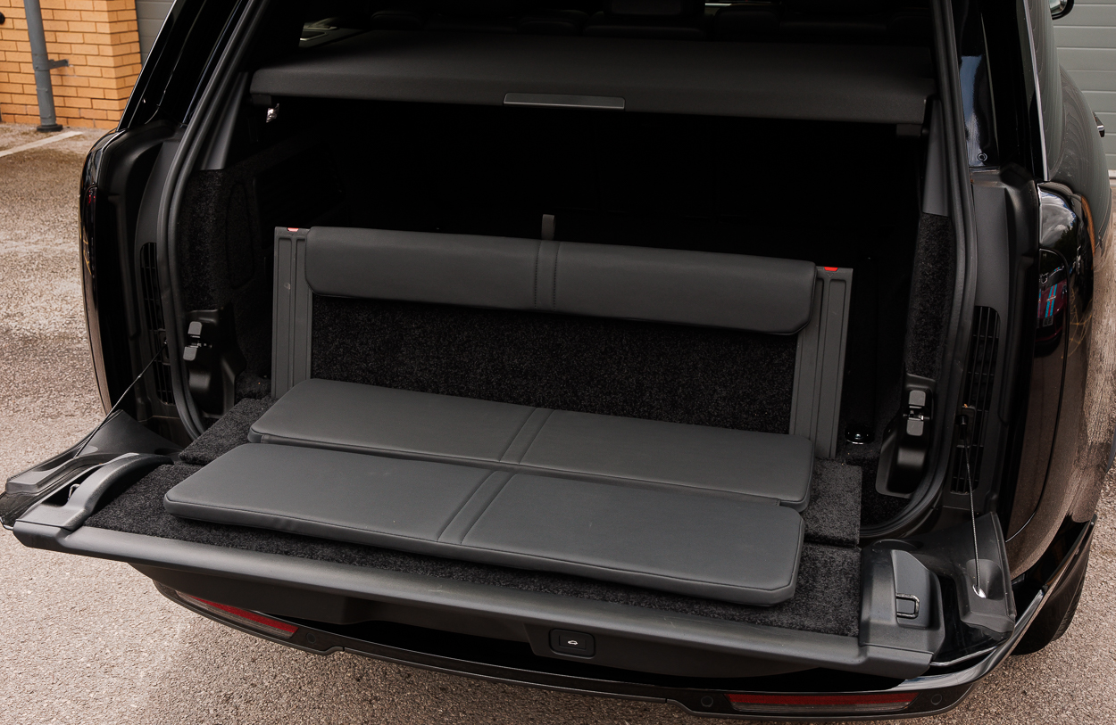 BMG RANGE ROVER BG70DVZ (Black) 2JUN26