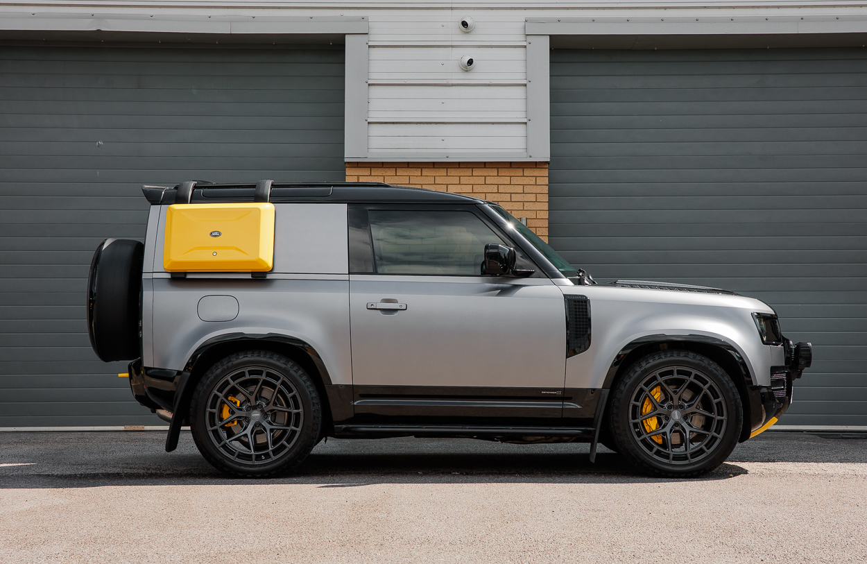 BMG LAND ROVER DEFENDER BR11TLE grey 14JUL26