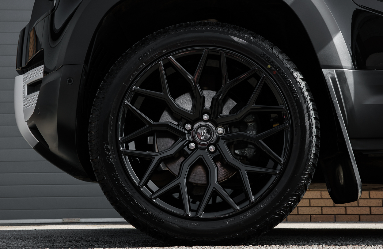 BMG LAND ROVER DEFENDER DK24 WFN Black 25JUN26