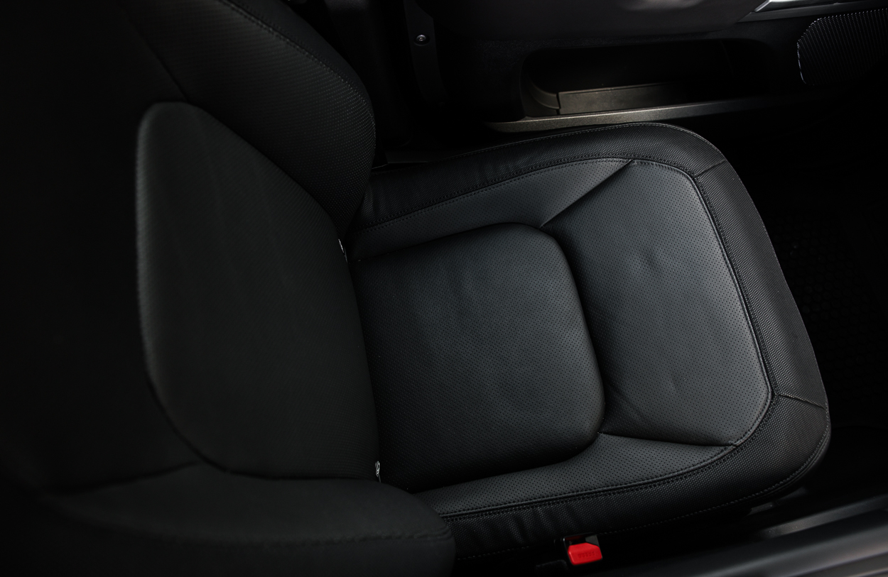 BMG LAND ROVER DEFENDE YA24 FKG (Black) 20AUG26