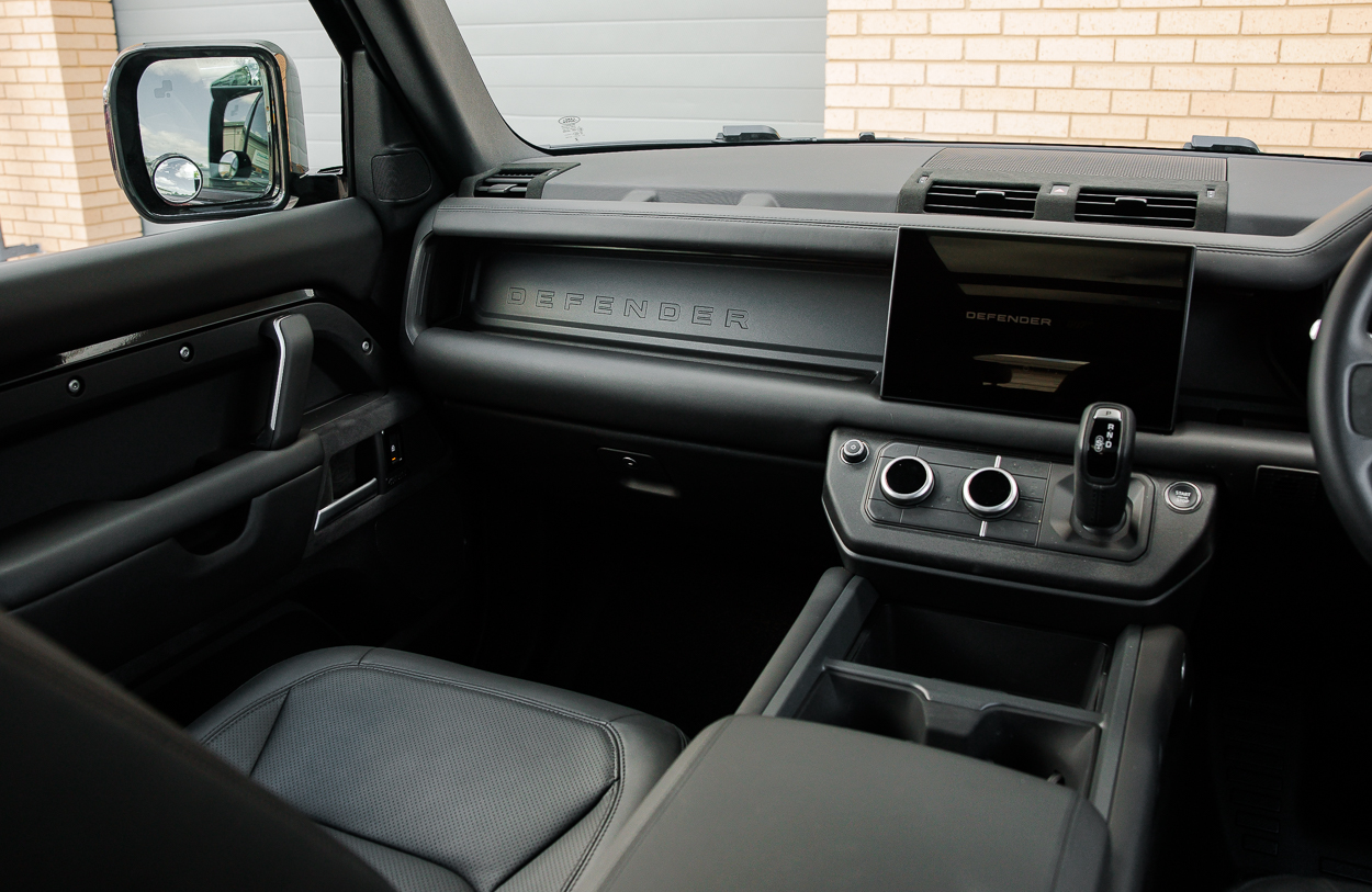 BMG LAND ROVER DEFENDER BP74 ZVC Black 24AUG26